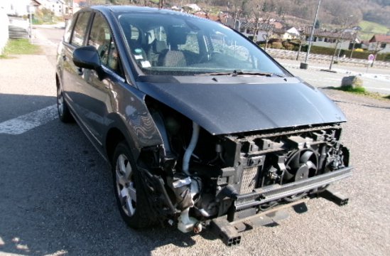 PEUGEOT 5008 1.6 HDI 5P