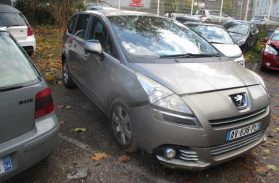 PEUGEOT 5008 1.6 HDI BA 5P