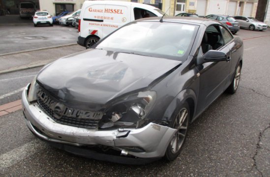 OPEL ASTRA TWINTOP 1.9 CDTI 2P