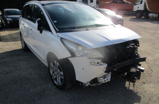 PEUGEOT 5008 1.6 HDI 5P