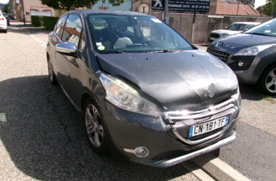 PEUGEOT 208 1.6 HDI 3P