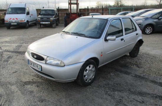 FORD FIESTA 1.8 D 5P
