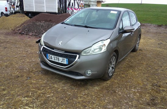 PEUGEOT 208 1.6 HDI 5P