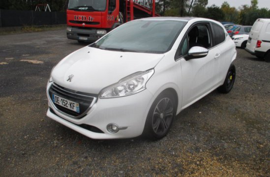PEUGEOT 208 1.6 HDI 3P
