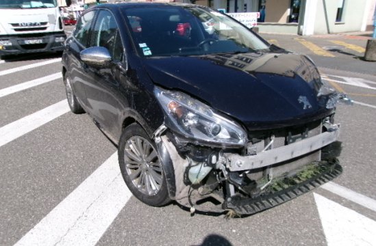 PEUGEOT 208 1.2 I BA 5P