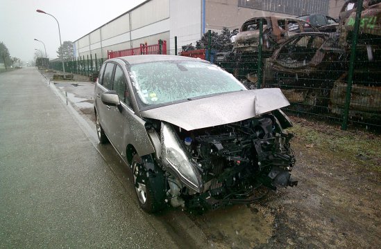 PEUGEOT 5008 1.6 HDI BA 5P