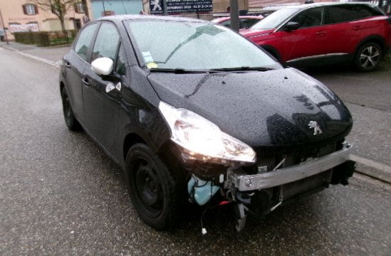 PEUGEOT 208 1.6 HDI 5P