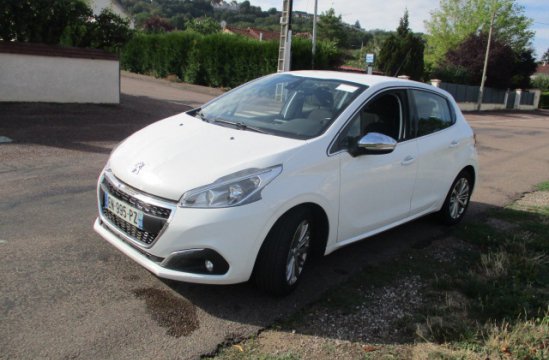 PEUGEOT 208 1.2 I 5P
