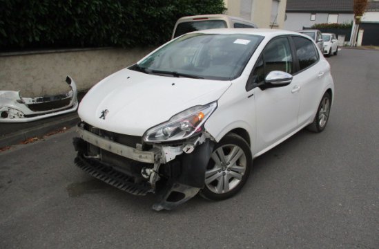 PEUGEOT 208 1.5 HDI 5P