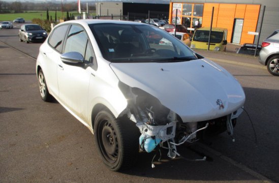 PEUGEOT 208 1.5 HDI 5P