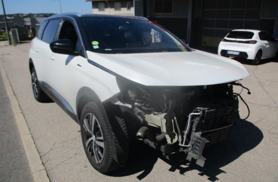 PEUGEOT 5008 1.5 HDI BA 5P