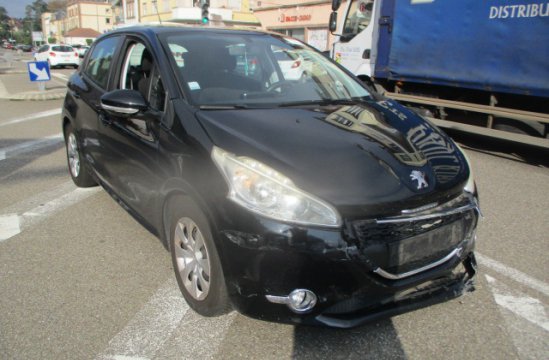 PEUGEOT 208 1.6 HDI 5P