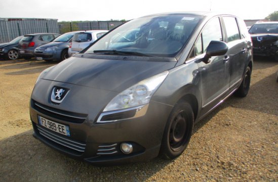 PEUGEOT 5008 1.6 HDI 5P