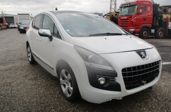 PEUGEOT 3008 2.0 HDI 5P