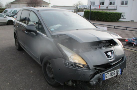 PEUGEOT 5008 2.0 HDI 5P