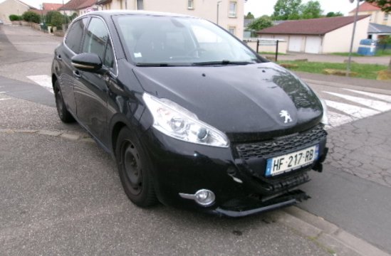 PEUGEOT 208 1.6 HDI 5P